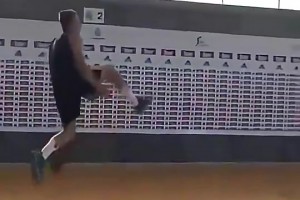 东契奇在13岁时曾上演胯下换手暴扣，现在估计是难了🤣