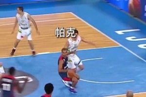 五个人都抓不住！帕克在国际赛场疯狂运球找空间 最后上篮命中